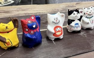 鋳込み＆招き猫絵付け体験の様子