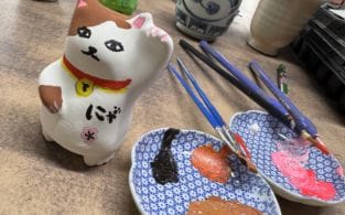 鋳込み＆招き猫絵付け体験の様子