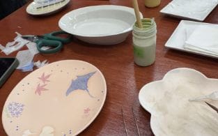 和紙染め体験の様子